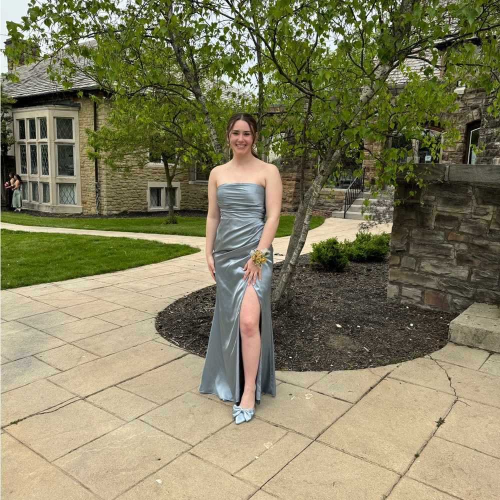 Elegant Silver/Blue Strapless Prom Gown, with matching shoes!